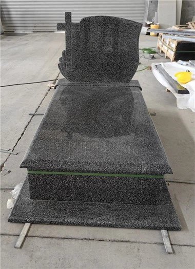 Cloch Chinn Liath Dorcha Le Scríobh Airgid